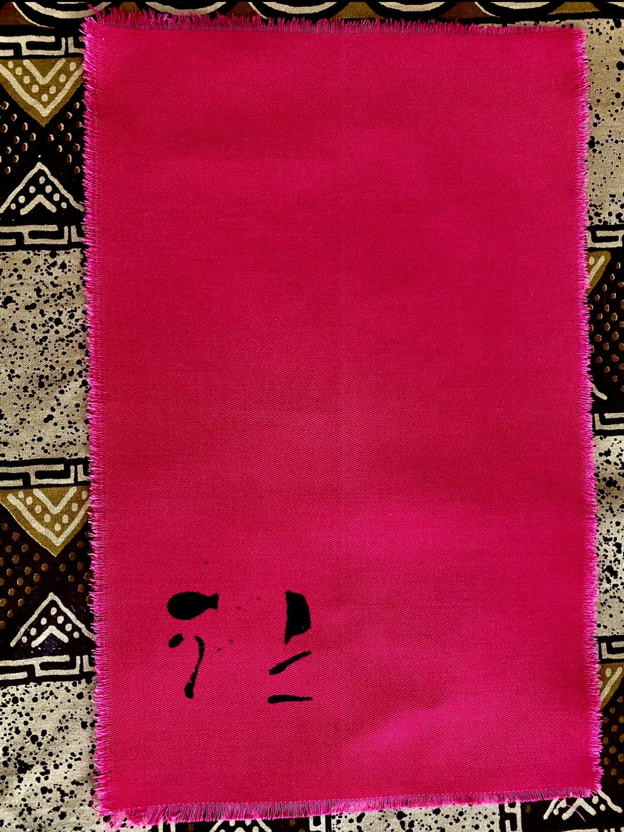 African Design Tablecloth and Six Napkins (Fuchsia)