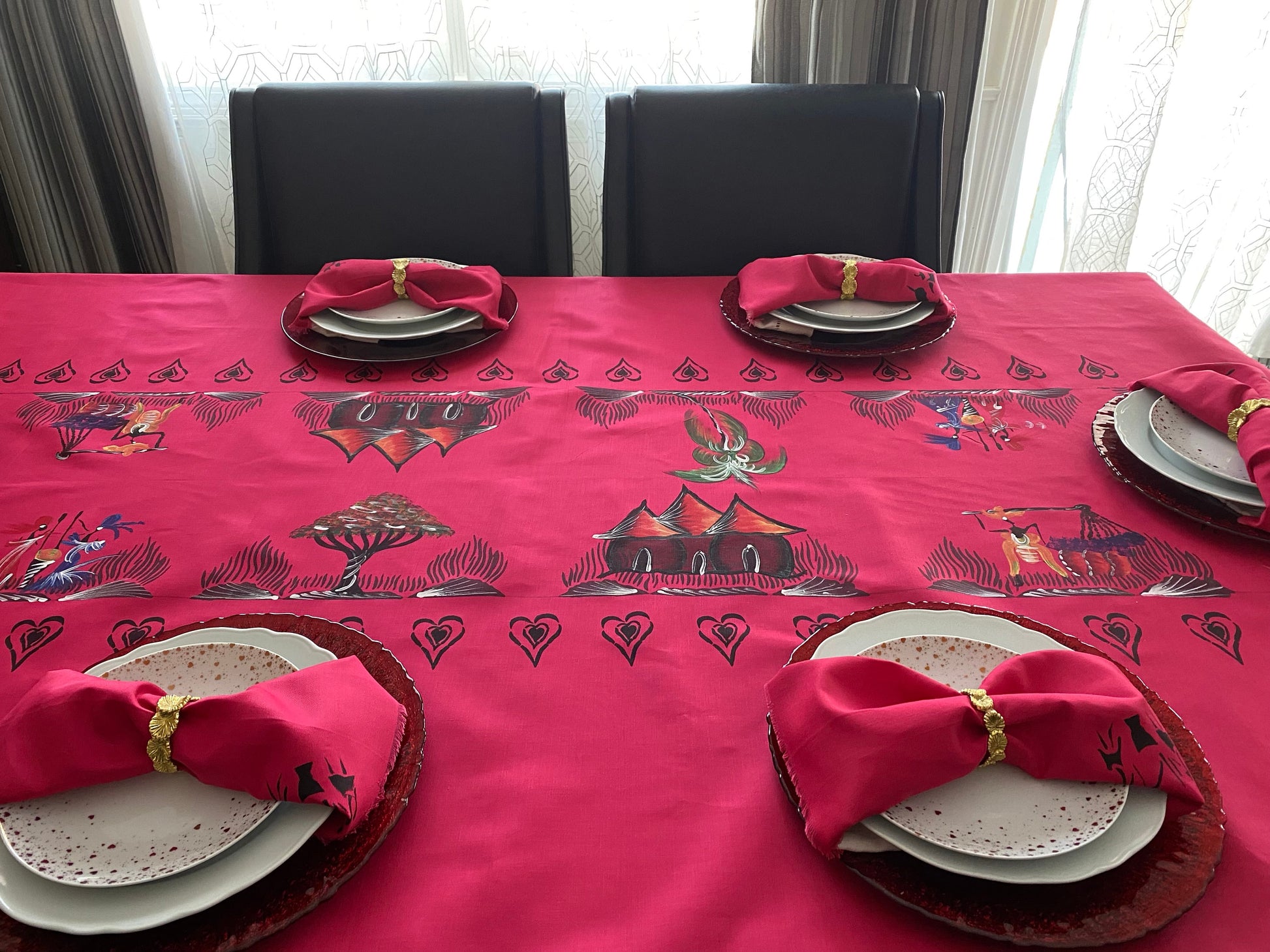 African Design Tablecloth and Six Napkins (Fuchsia)